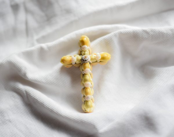 L'Atelier de l'Enfant Jésus - images pieuses images religieuses cadre personnalise magnet croix coquillages jaunes