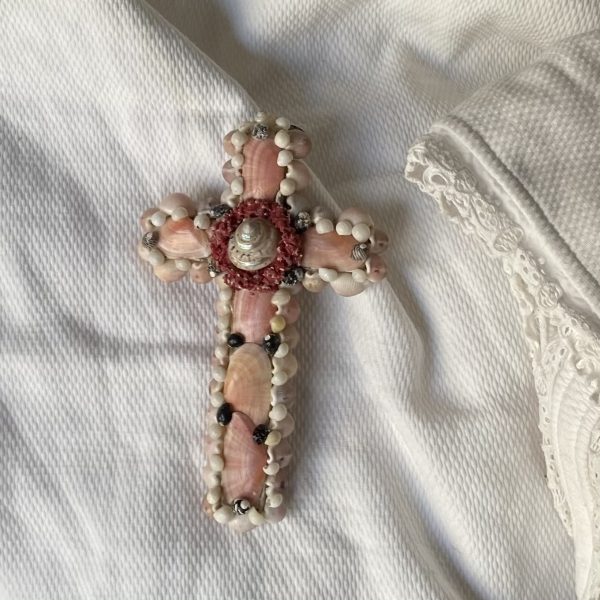 Croix coquillages roses