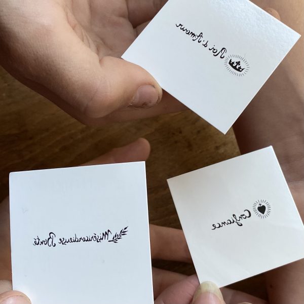 Les Tatouages "Roi d'Amour" "Confiance" et "Miséricordieuse Bonté" - Image 2