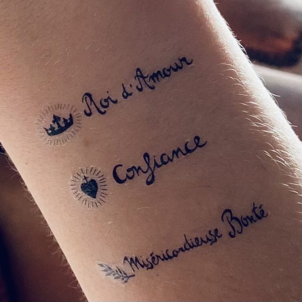 Les Tatouages "Roi d'Amour" "Confiance" et "Miséricordieuse Bonté"