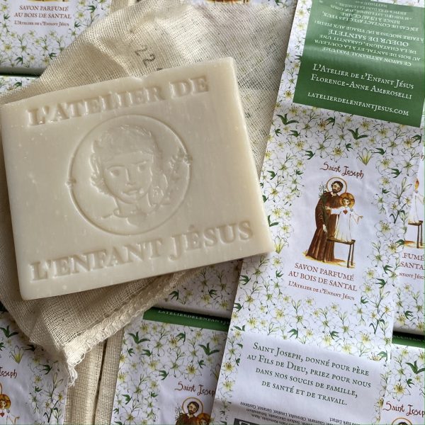 Savon Saint Joseph parfumé au bois de santal - Image 5