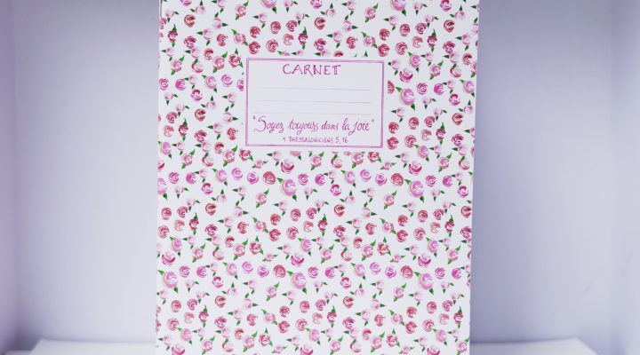 carnet aux roses "joie"